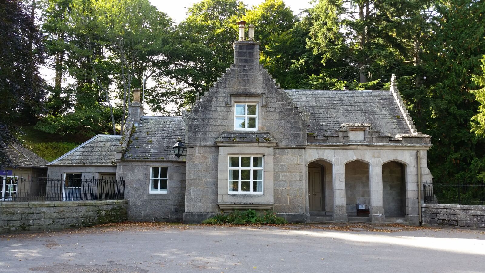 Samsung Galaxy S5 sample photo. Scotland, stone house, old photography