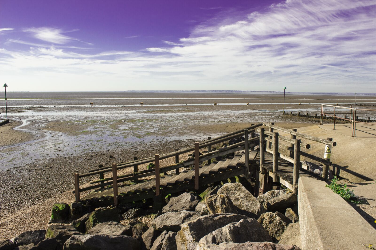Canon EOS 600D (Rebel EOS T3i / EOS Kiss X5) sample photo. Shoeburyness, low tide, sea photography