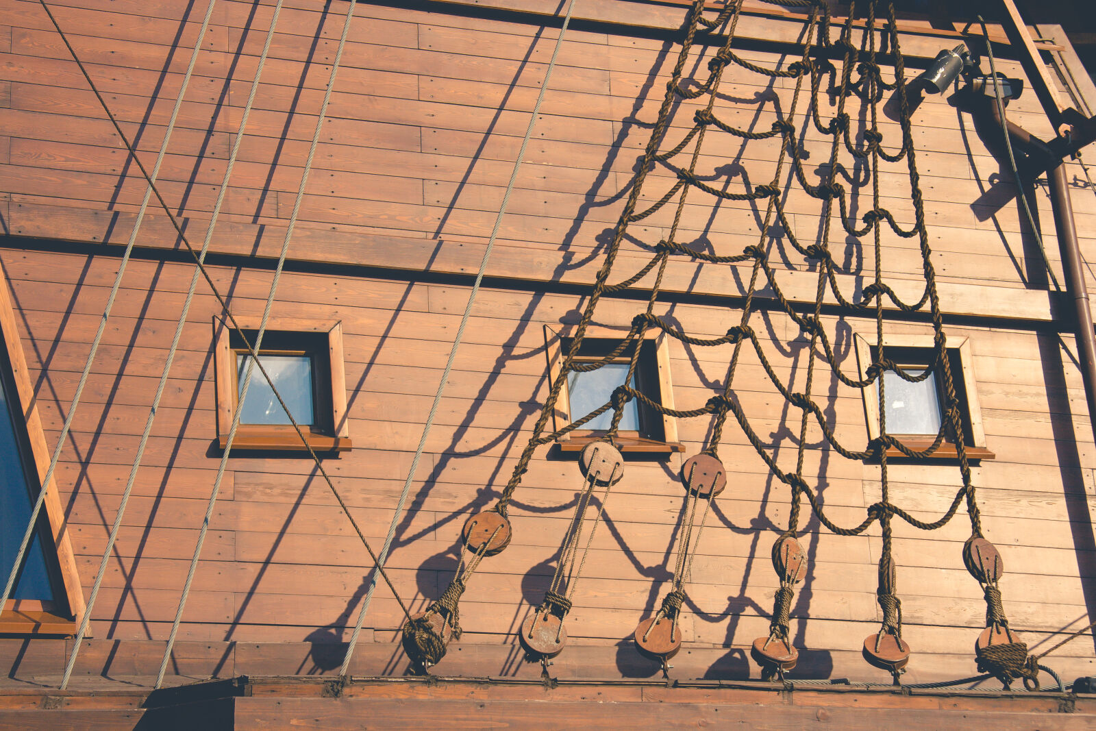Canon EF-S 17-85mm F4-5.6 IS USM sample photo. Rope, shadow, ship, windows photography