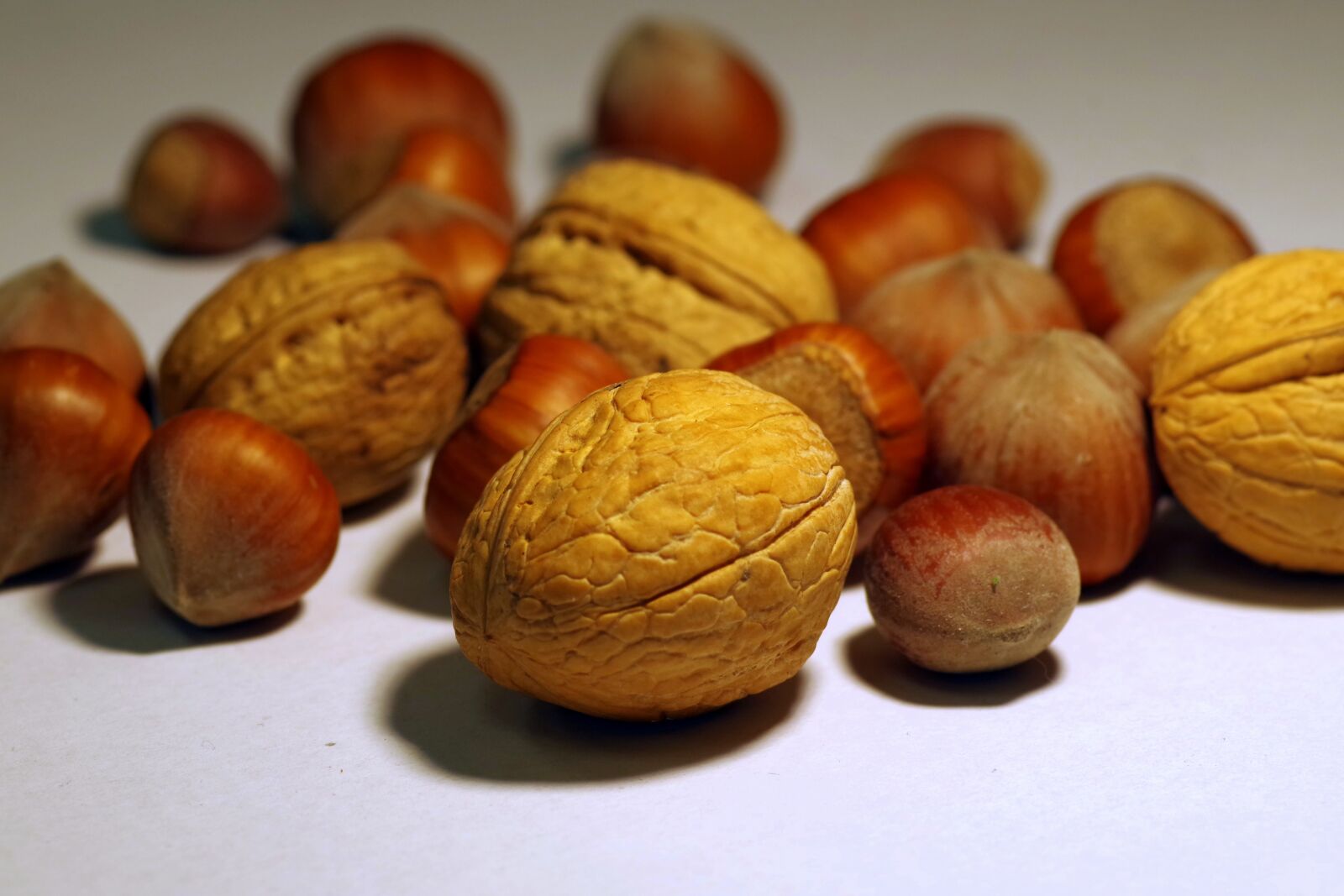 Pentax K-S2 sample photo. Walnut, italian, cane photography