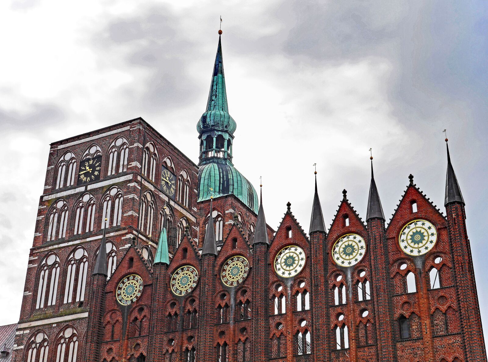 Panasonic Lumix DMC-GH3 sample photo. Stralsund tips, town hall photography
