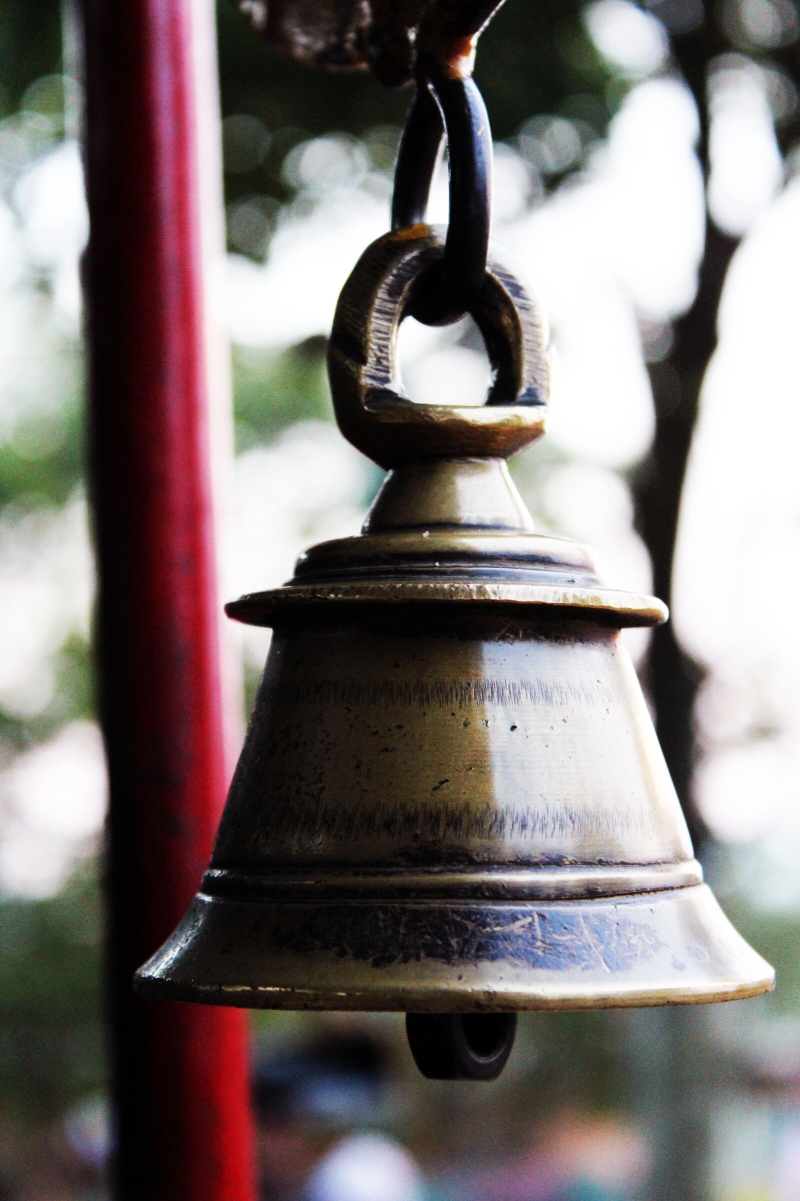 Canon EOS 1200D (EOS Rebel T5 / EOS Kiss X70 / EOS Hi) sample photo. Bell, metal, hanging photography