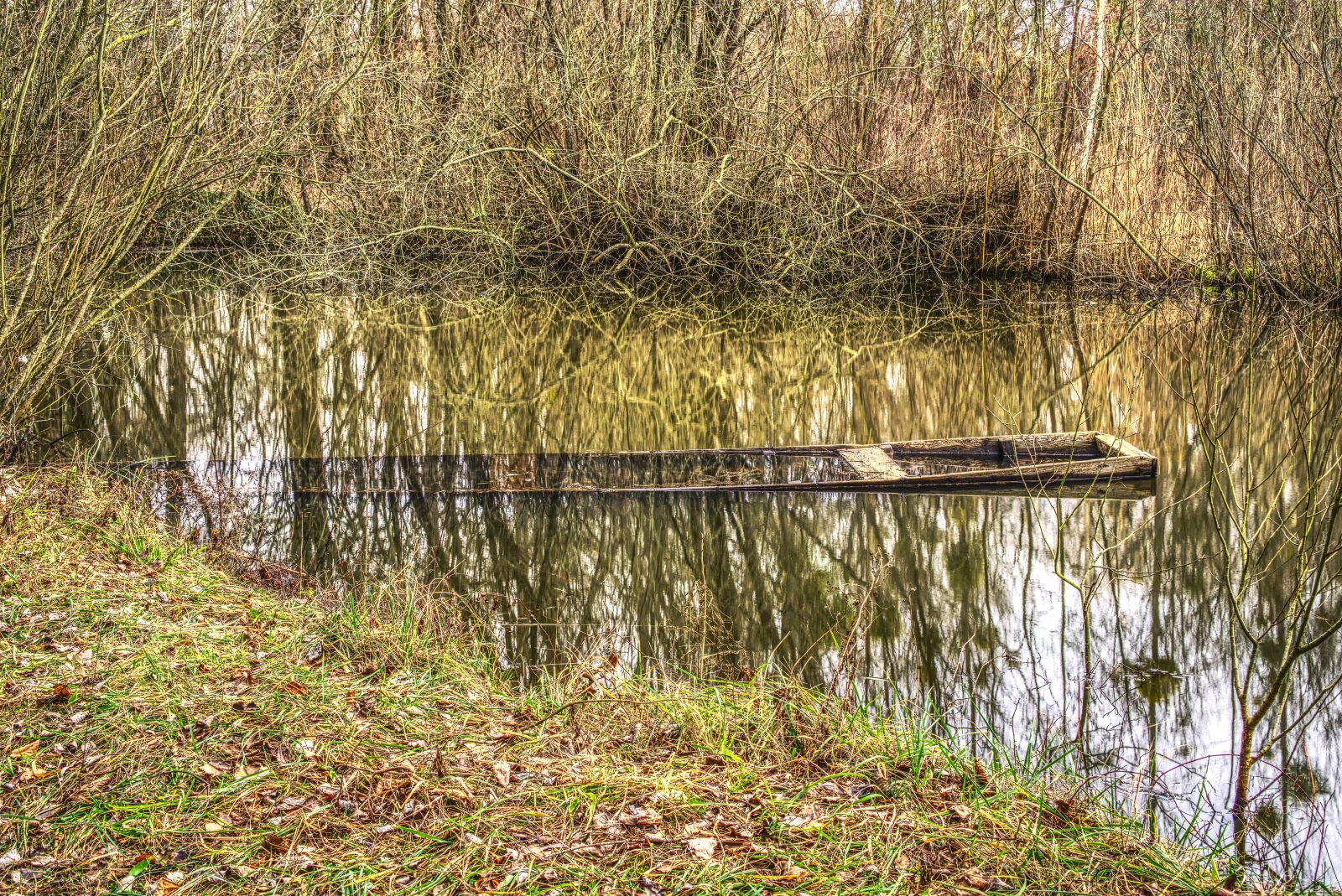 Sony a6000 + Sony E 35mm F1.8 OSS sample photo. Boat, rowing boat, paddle photography