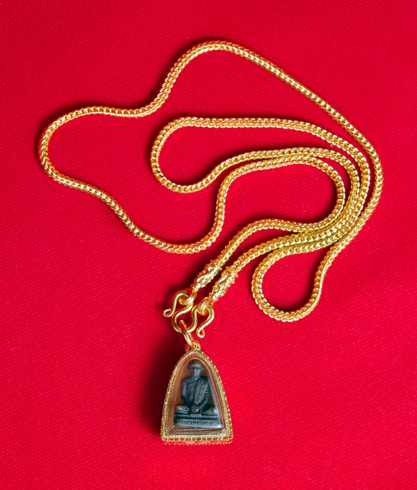Nikon D5100 sample photo. Gold, cameo, 96 photography