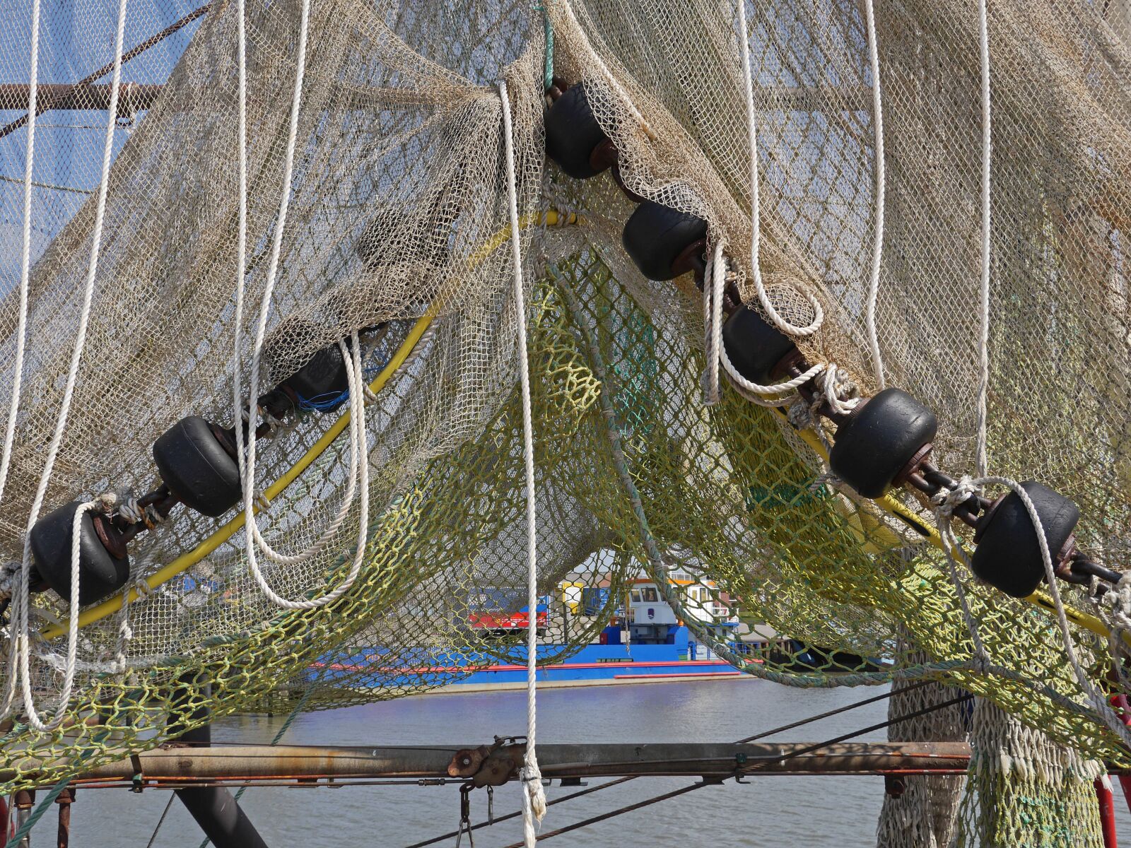 Panasonic Lumix DMC-GH3 sample photo. Fishing net, dry, gathered photography