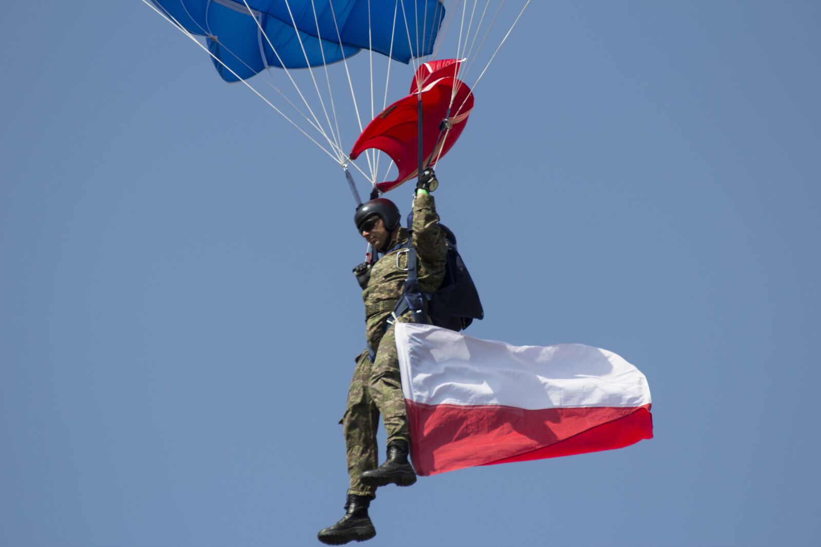 Canon EOS 600D (Rebel EOS T3i / EOS Kiss X5) sample photo. A parachute, a skydiver photography