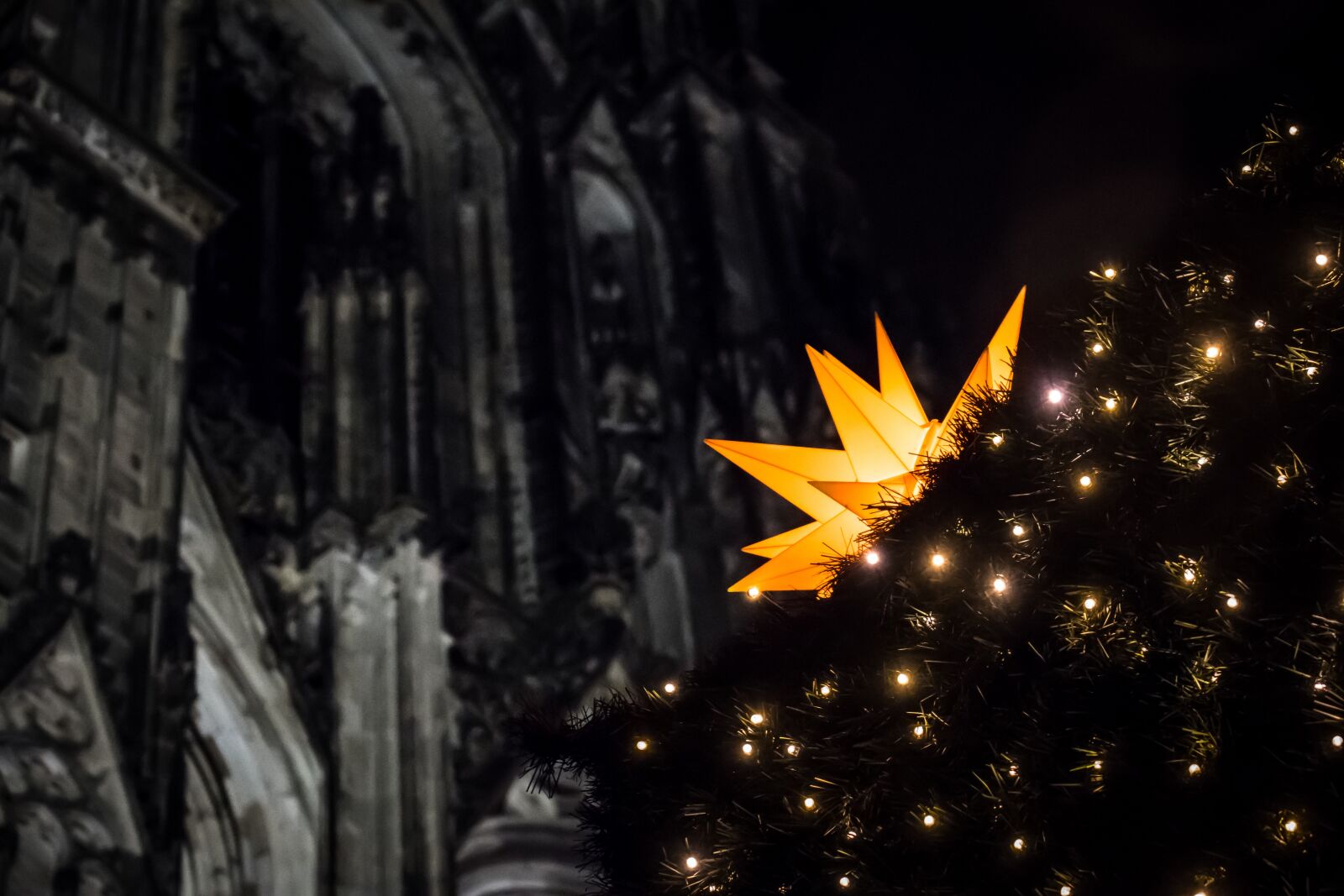 Canon PowerShot G3 X sample photo. Star, christmas market, church photography