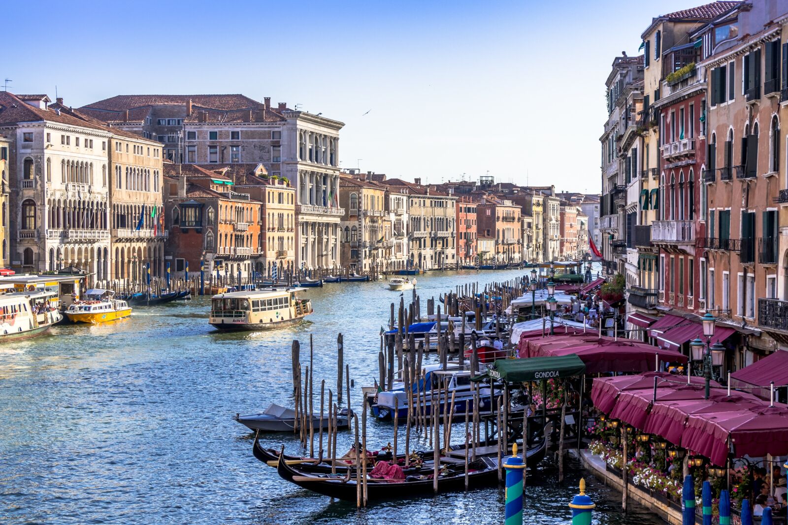 Canon EF-S 18-135mm F3.5-5.6 IS USM sample photo. Venice, italy, water photography