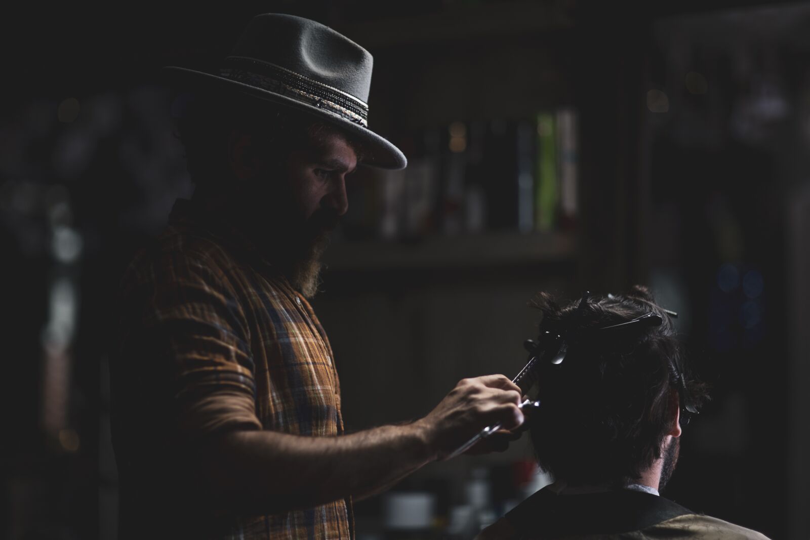 Canon EOS 5D Mark IV + Canon EF 85mm F1.2L II USM sample photo. Barber shop, iran, cosmetology photography