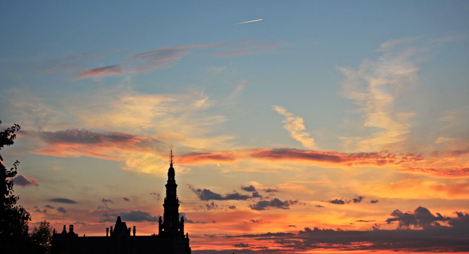 Canon EOS 550D (EOS Rebel T2i / EOS Kiss X4) sample photo. Sunset, evening sky, atmospheric photography