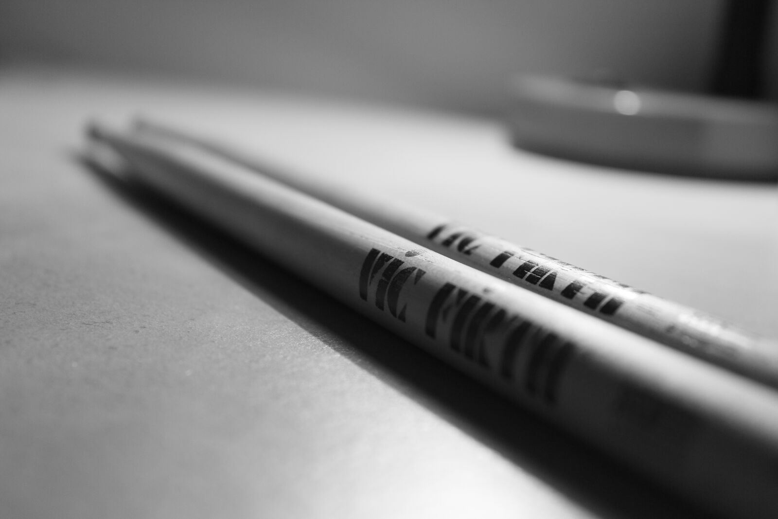 Canon EOS 600D (Rebel EOS T3i / EOS Kiss X5) sample photo. Black and white, drumsticks photography