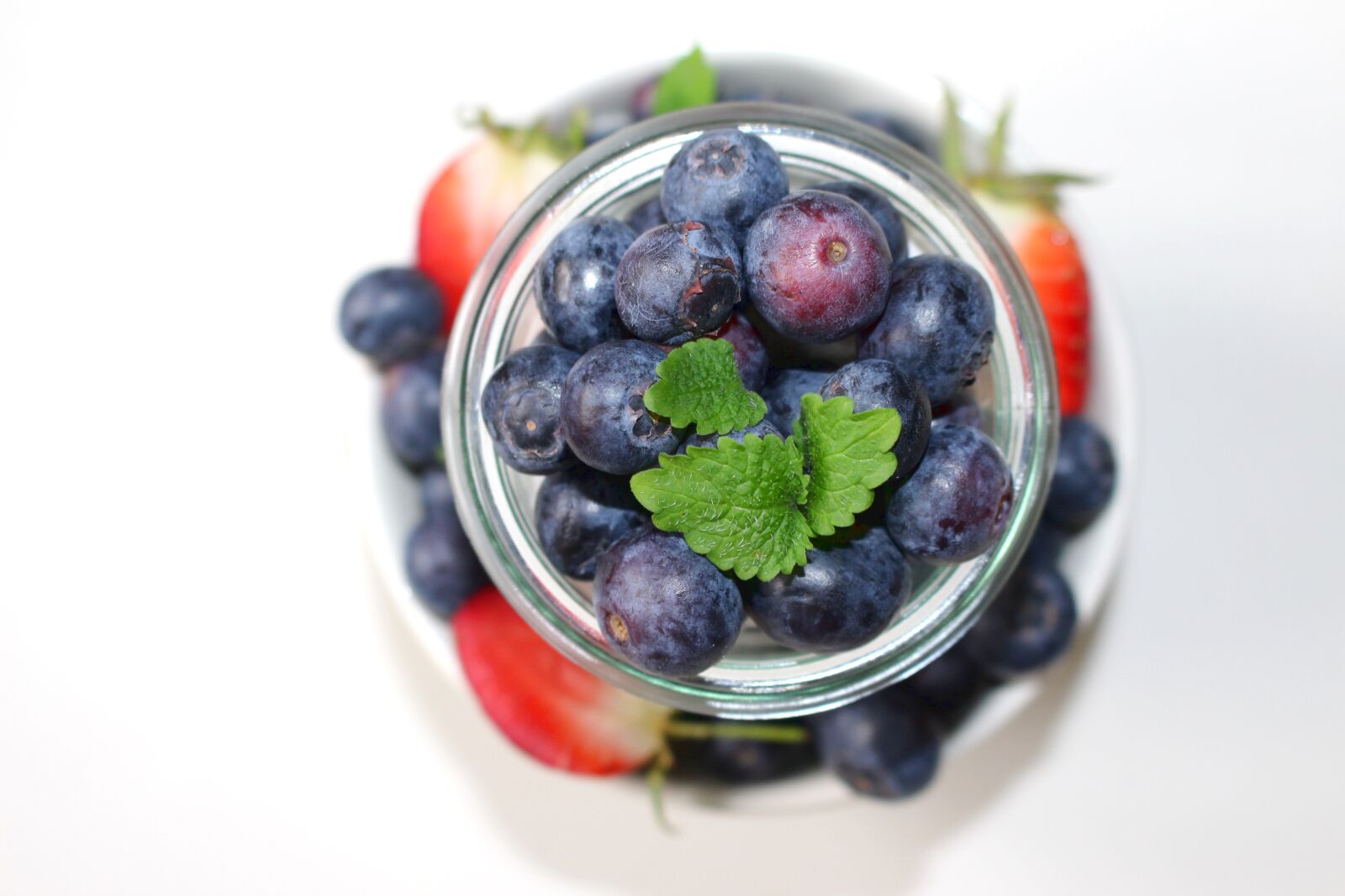 Canon EOS 700D (EOS Rebel T5i / EOS Kiss X7i) sample photo. Blueberries, strawberries, fruit photography