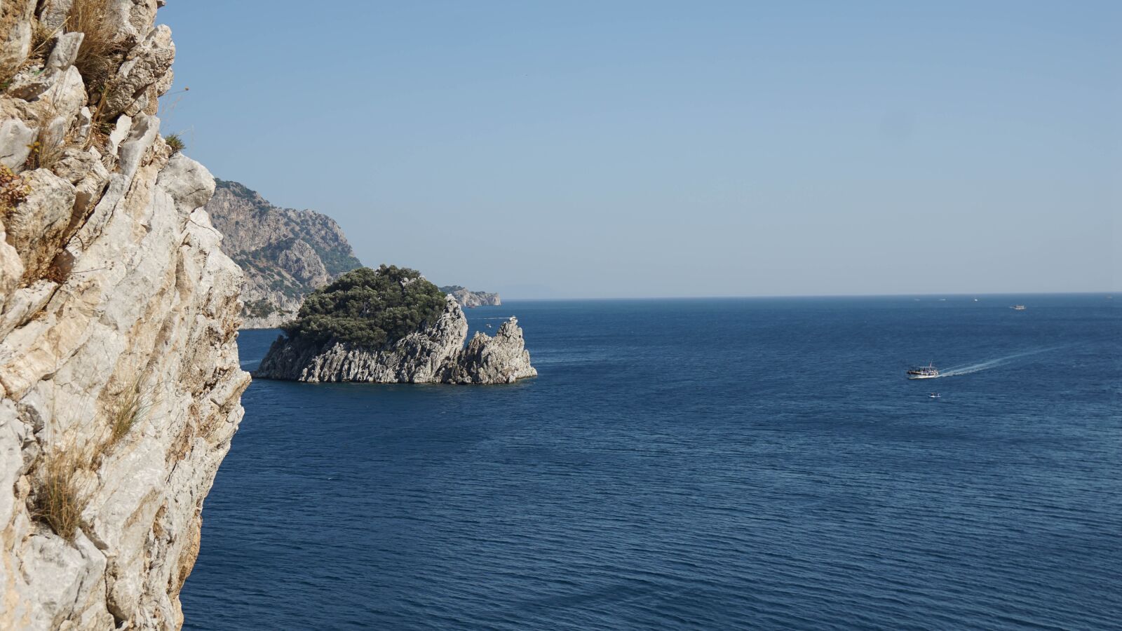 Sony a6000 + Sony Vario-Tessar T* E 16-70mm F4 ZA OSS sample photo. Turkey, landscape, sea photography