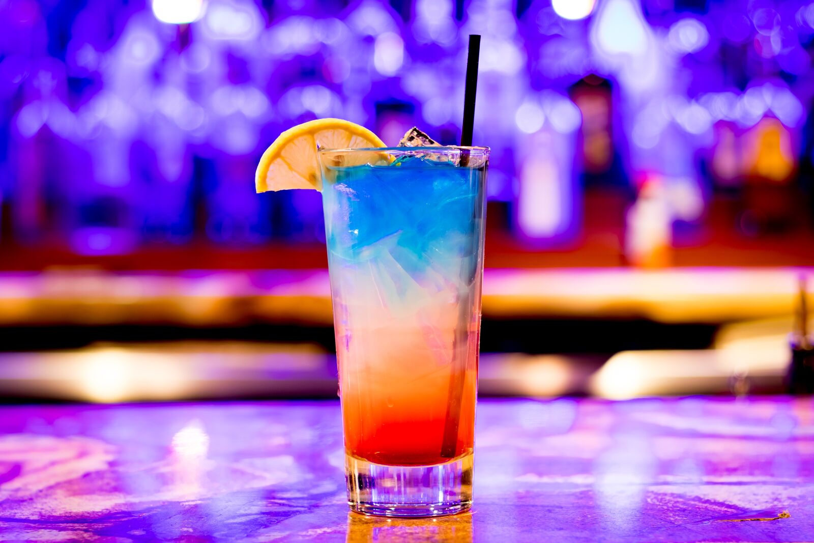 Canon EOS 80D + Canon EF 50mm F1.8 STM sample photo. Cocktail, bar, nightlife photography