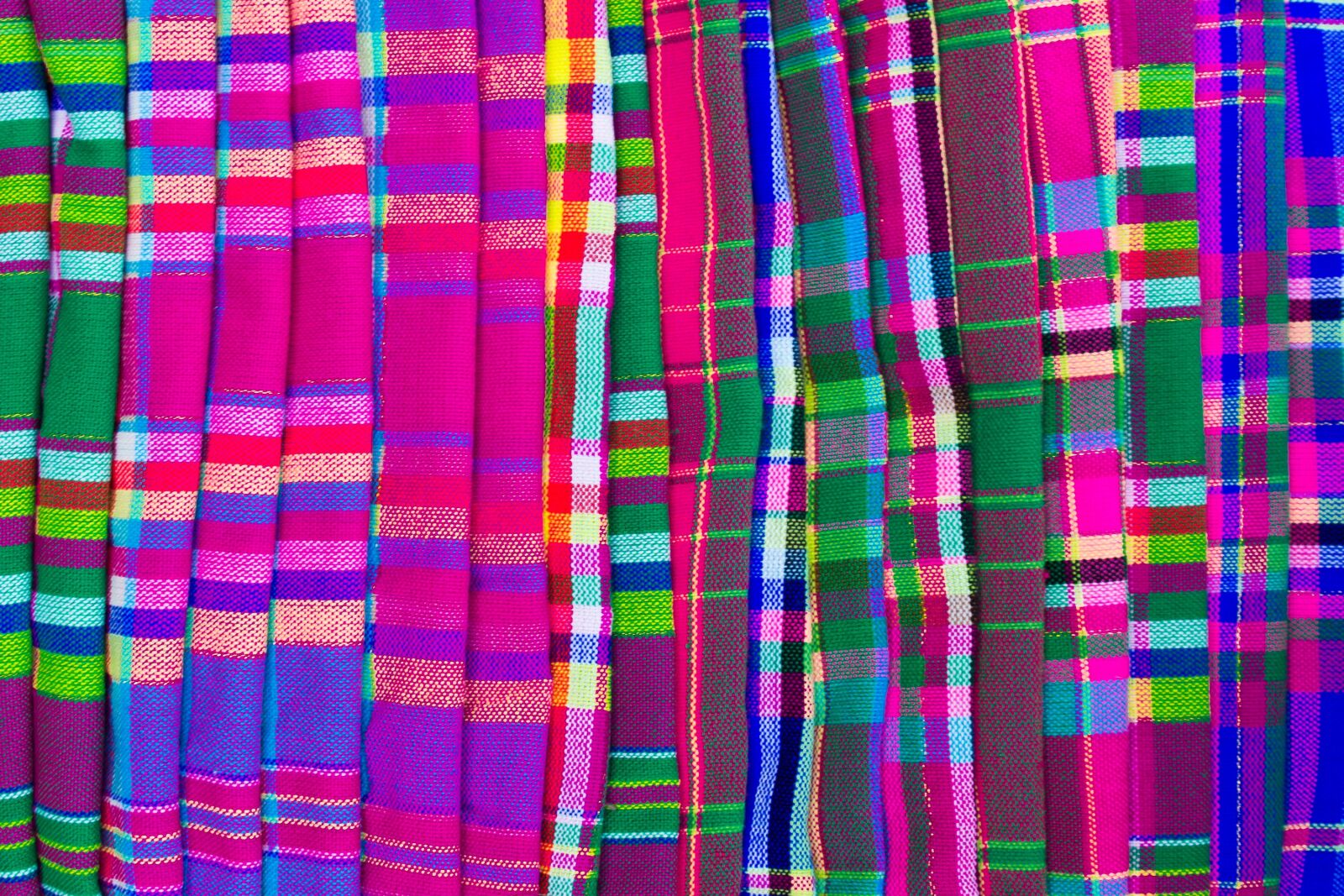 Canon EOS 600D (Rebel EOS T3i / EOS Kiss X5) sample photo. Scarf, colors, fabric photography