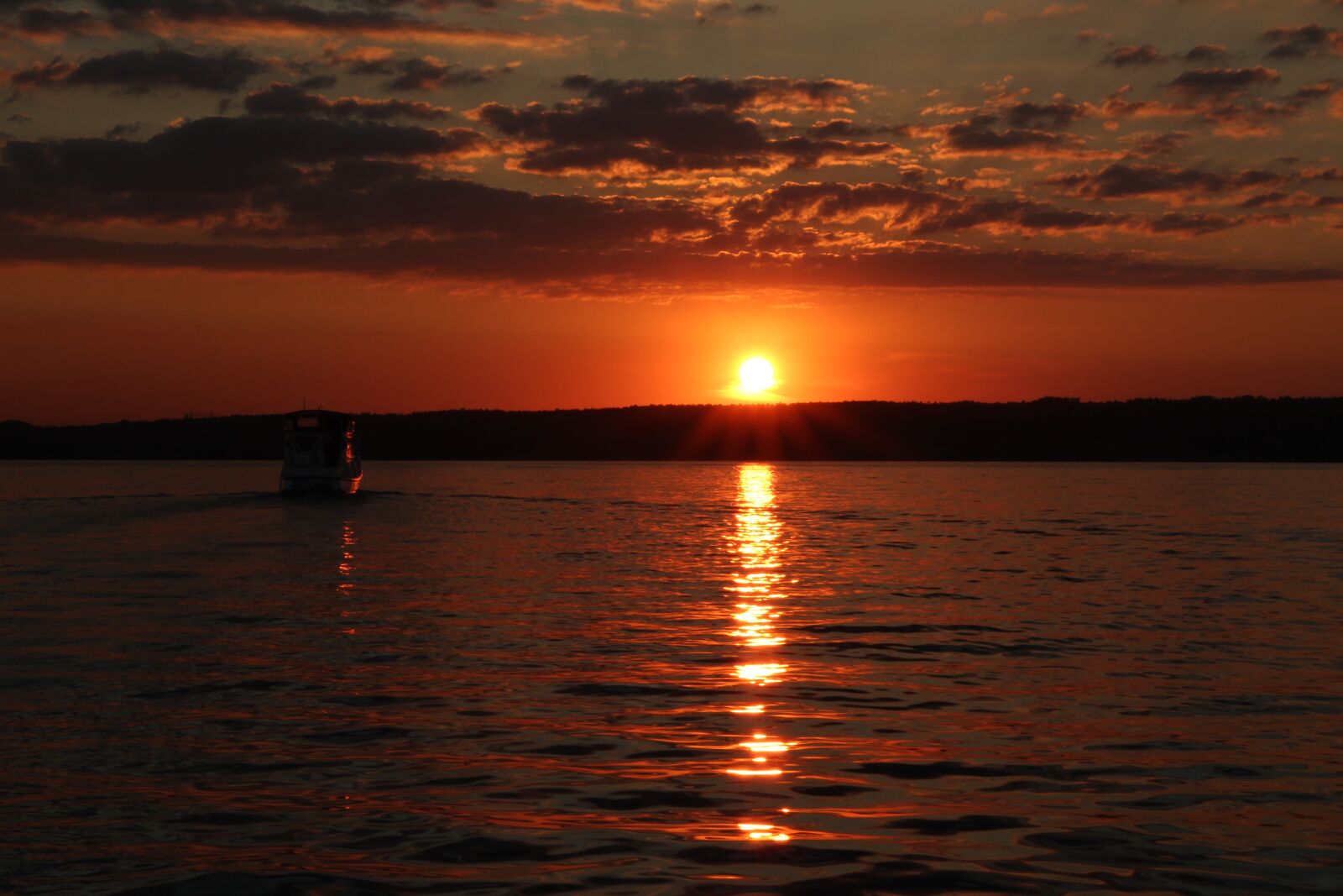 Canon EOS 600D (Rebel EOS T3i / EOS Kiss X5) sample photo. Sunset, water, reservoir photography