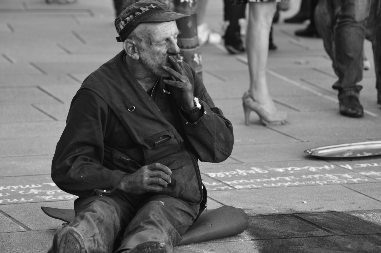 Nikon D7000 sample photo. Street, man, smoker photography