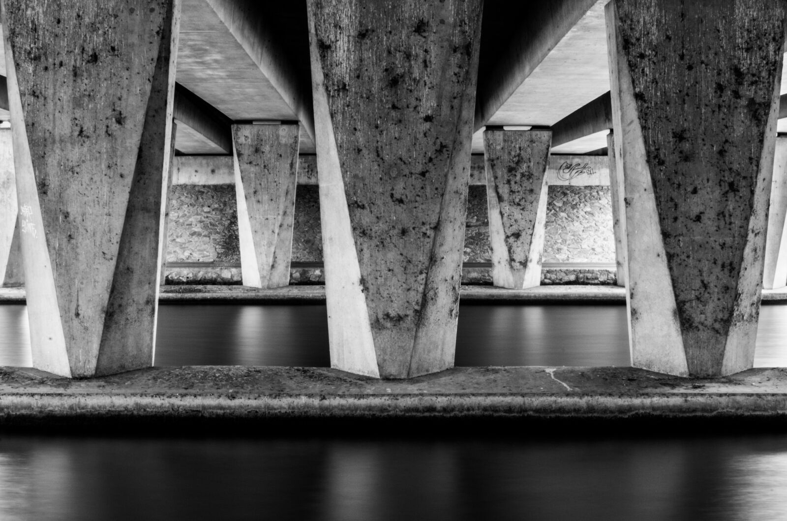 Nikon D7200 sample photo. Pillars, water, architecture photography