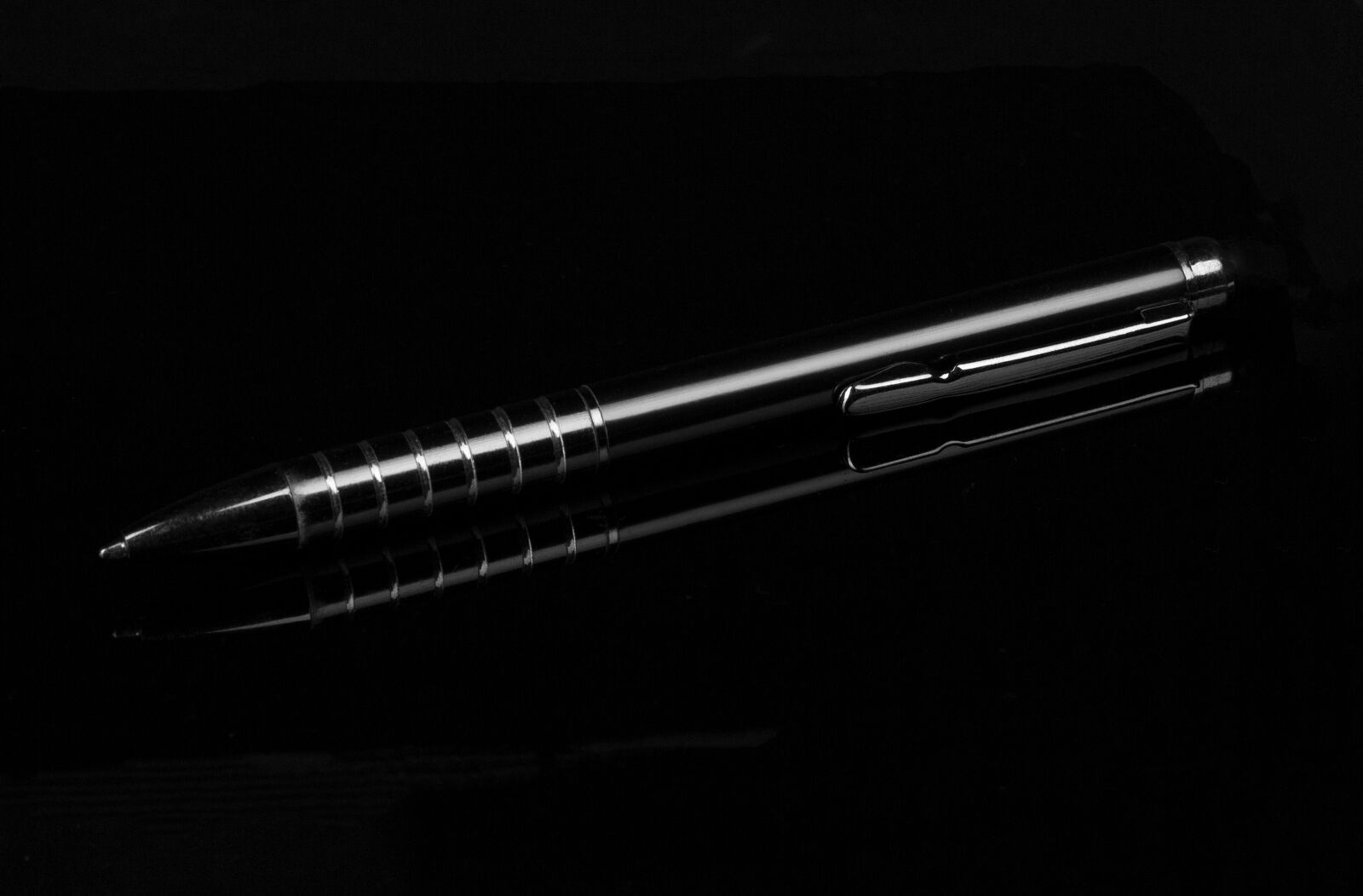 Canon EOS 700D (EOS Rebel T5i / EOS Kiss X7i) + Canon EF 50mm F1.8 II sample photo. Pen, ballpoint pen, old photography