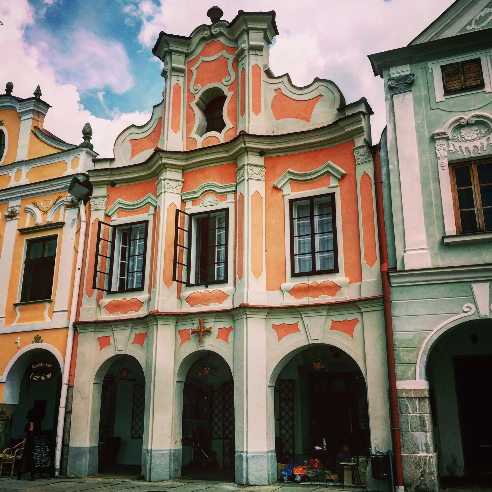 iPhone 6 Plus back camera 4.15mm f/2.2 sample photo. Telc, czech, building photography