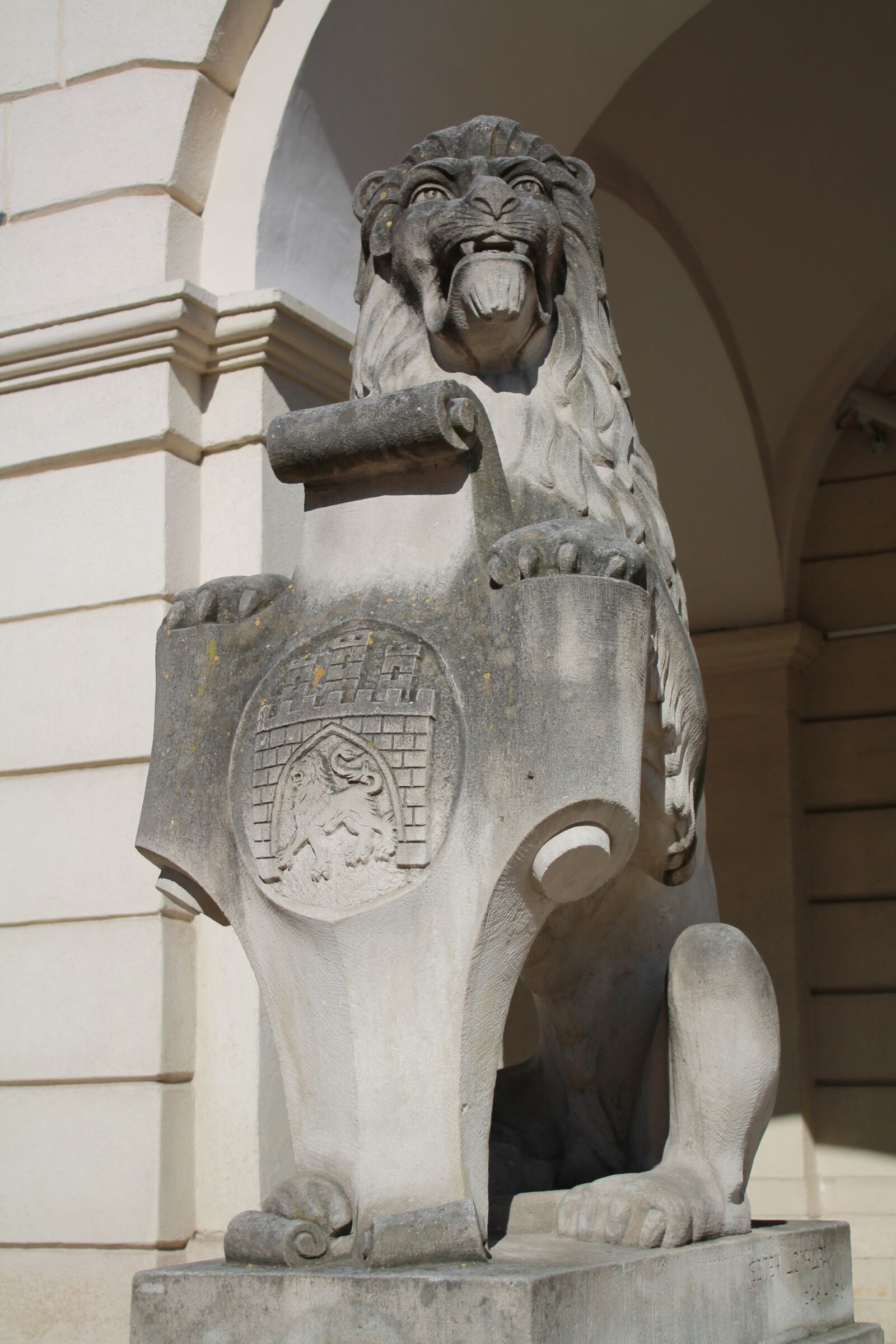 Canon EOS 1100D (EOS Rebel T3 / EOS Kiss X50) sample photo. Sculpture, statue, architecture photography