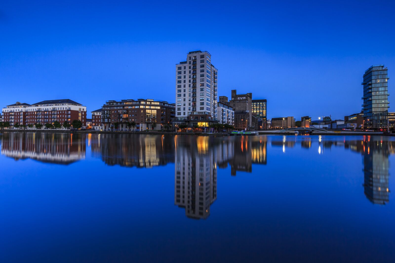 Canon EF 16-35mm F2.8L II USM sample photo. Dublin, night, blue photography