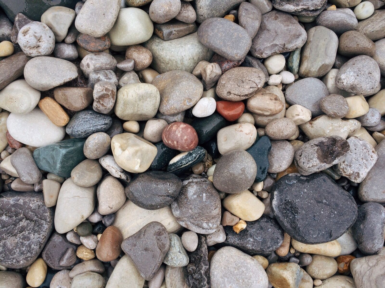 iPhone 5s back camera 4.15mm f/2.2 sample photo. Stones, rocks, beach photography