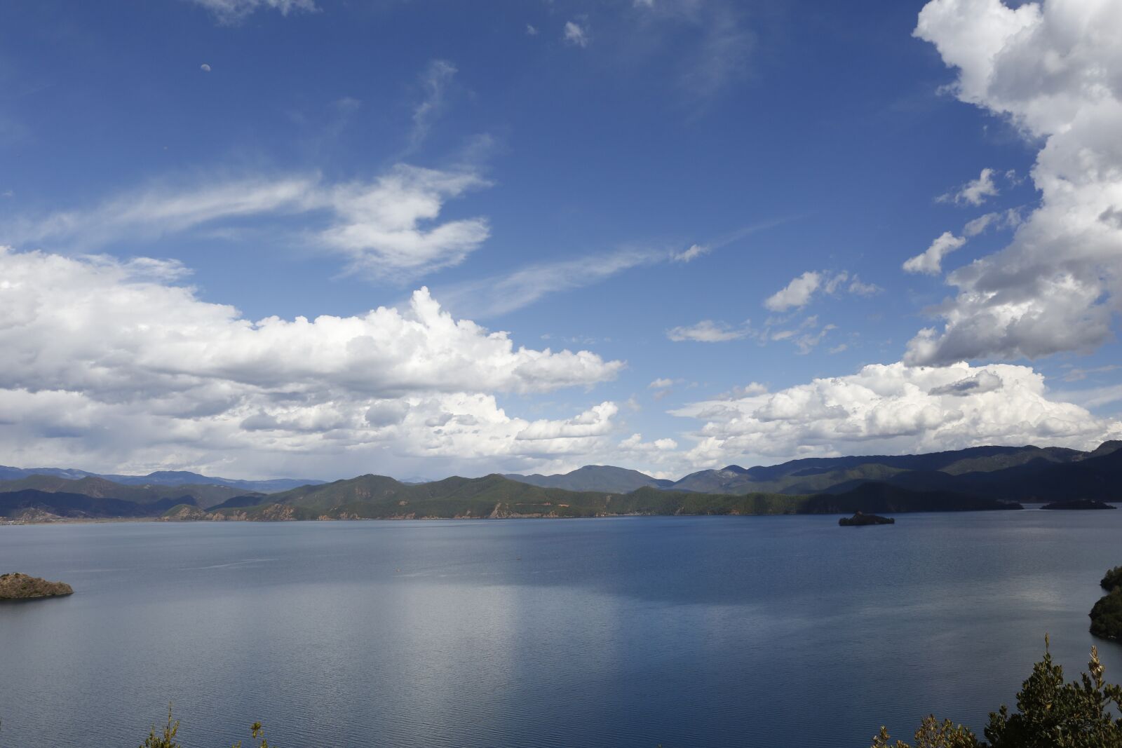 Canon EF 24-70mm F4L IS USM sample photo. Lijiang, lugu lake, lake photography