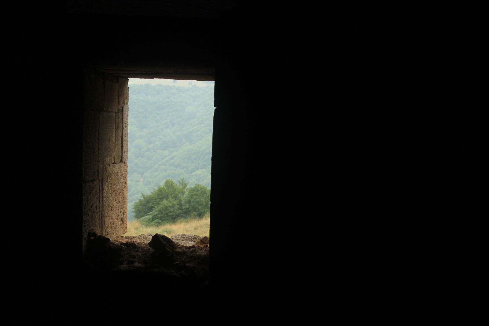 Canon EOS 550D (EOS Rebel T2i / EOS Kiss X4) sample photo. Window, dark, armenia photography