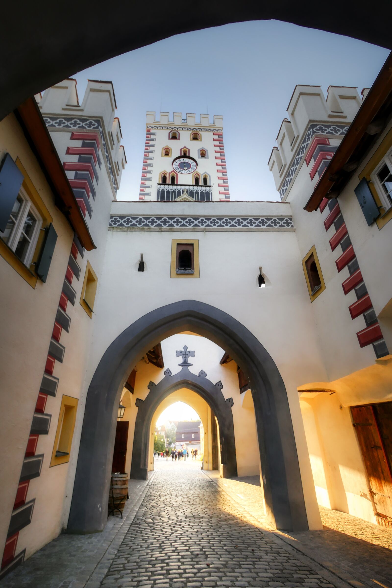 Panasonic Lumix DMC-GX8 sample photo. Bayer gate, landsberg, tree photography