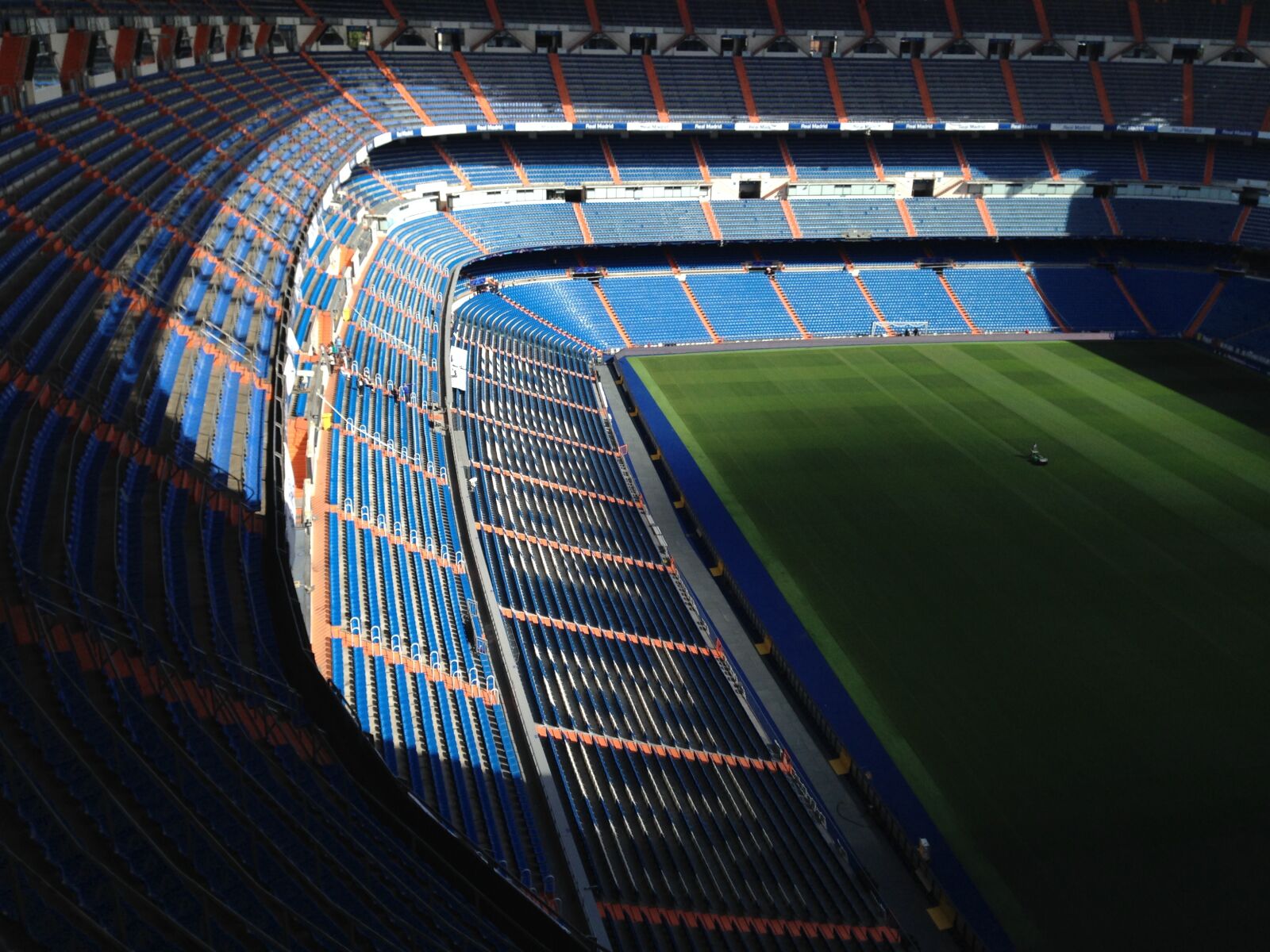 iPhone 5 back camera 4.12mm f/2.4 sample photo. Stadium, santiago, football photography