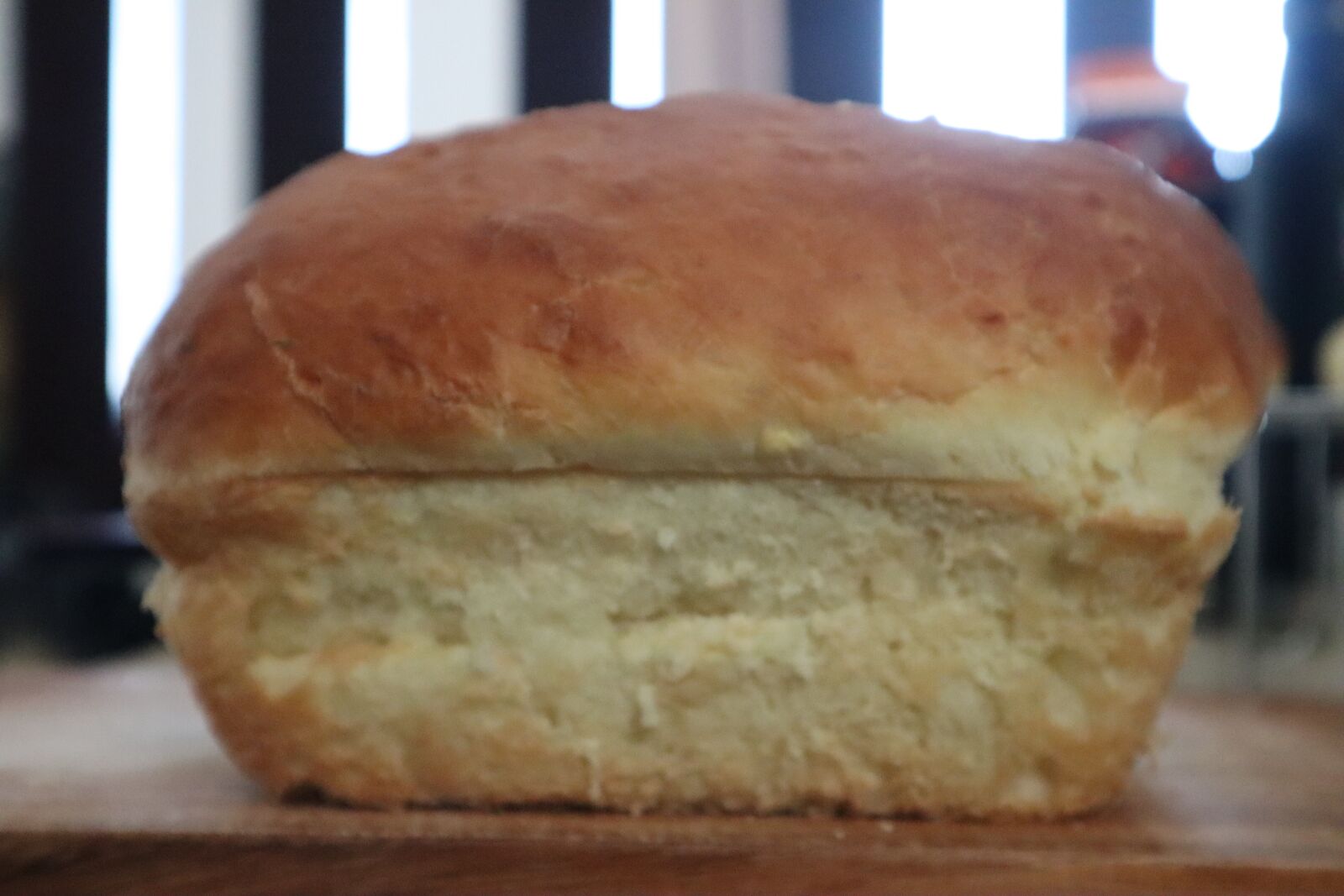 Canon EOS M50 (EOS Kiss M) sample photo. Bread, brioche, tender photography
