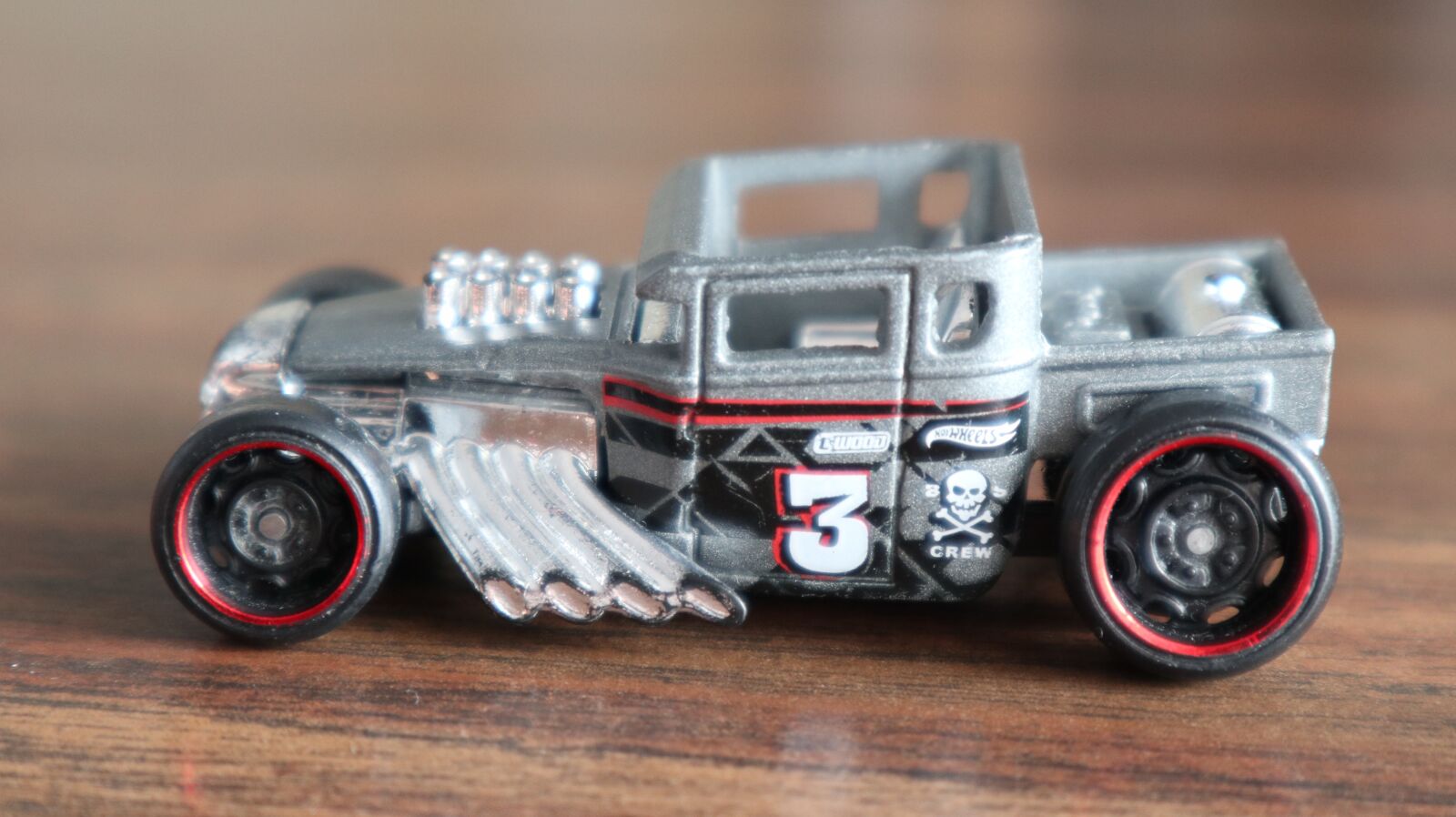 Canon EF-M 15-45mm F3.5-6.3 IS STM sample photo. Classic car, auto, automobile photography