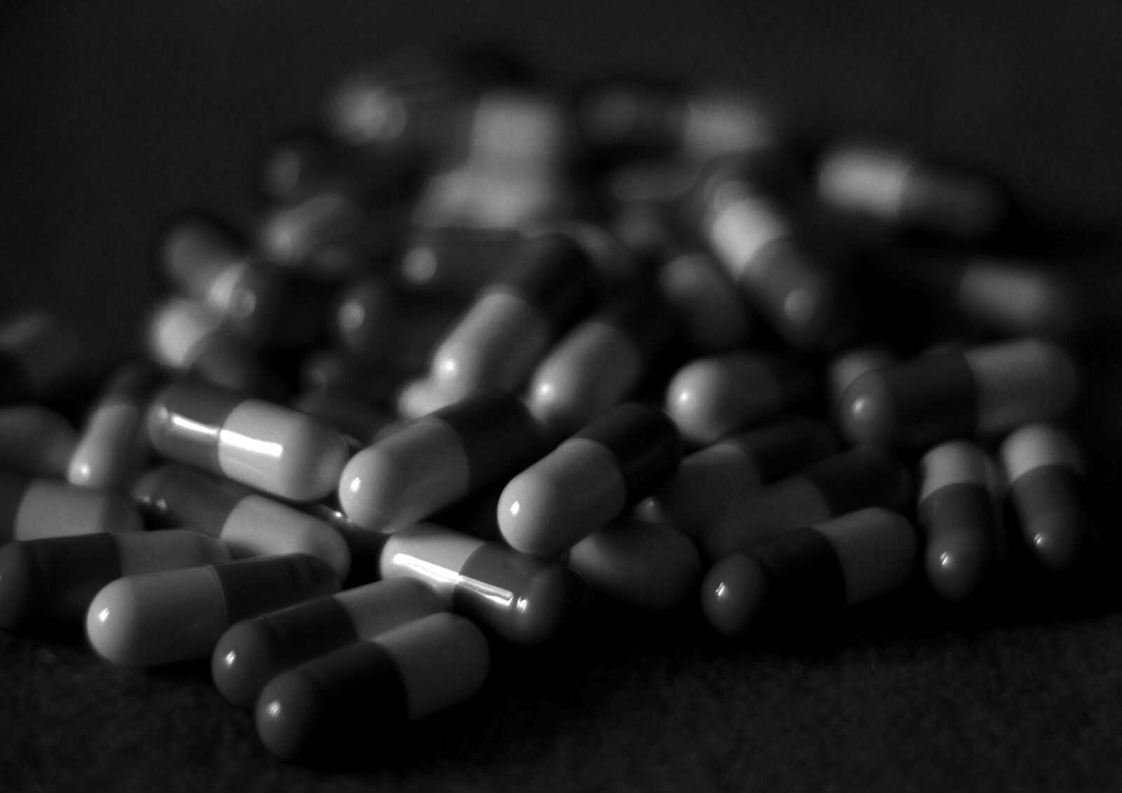 Canon EOS 1200D (EOS Rebel T5 / EOS Kiss X70 / EOS Hi) sample photo. Coronavirus, tablets, medication photography