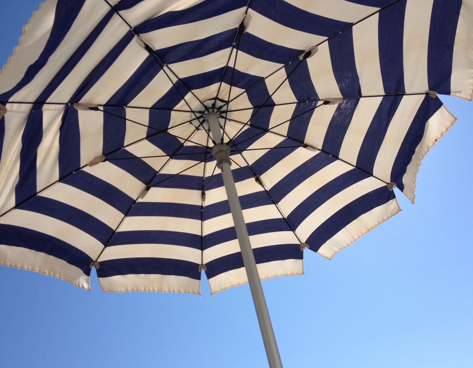 iPhone 4S back camera 4.28mm f/2.4 sample photo. Parasol, vacations, sky photography