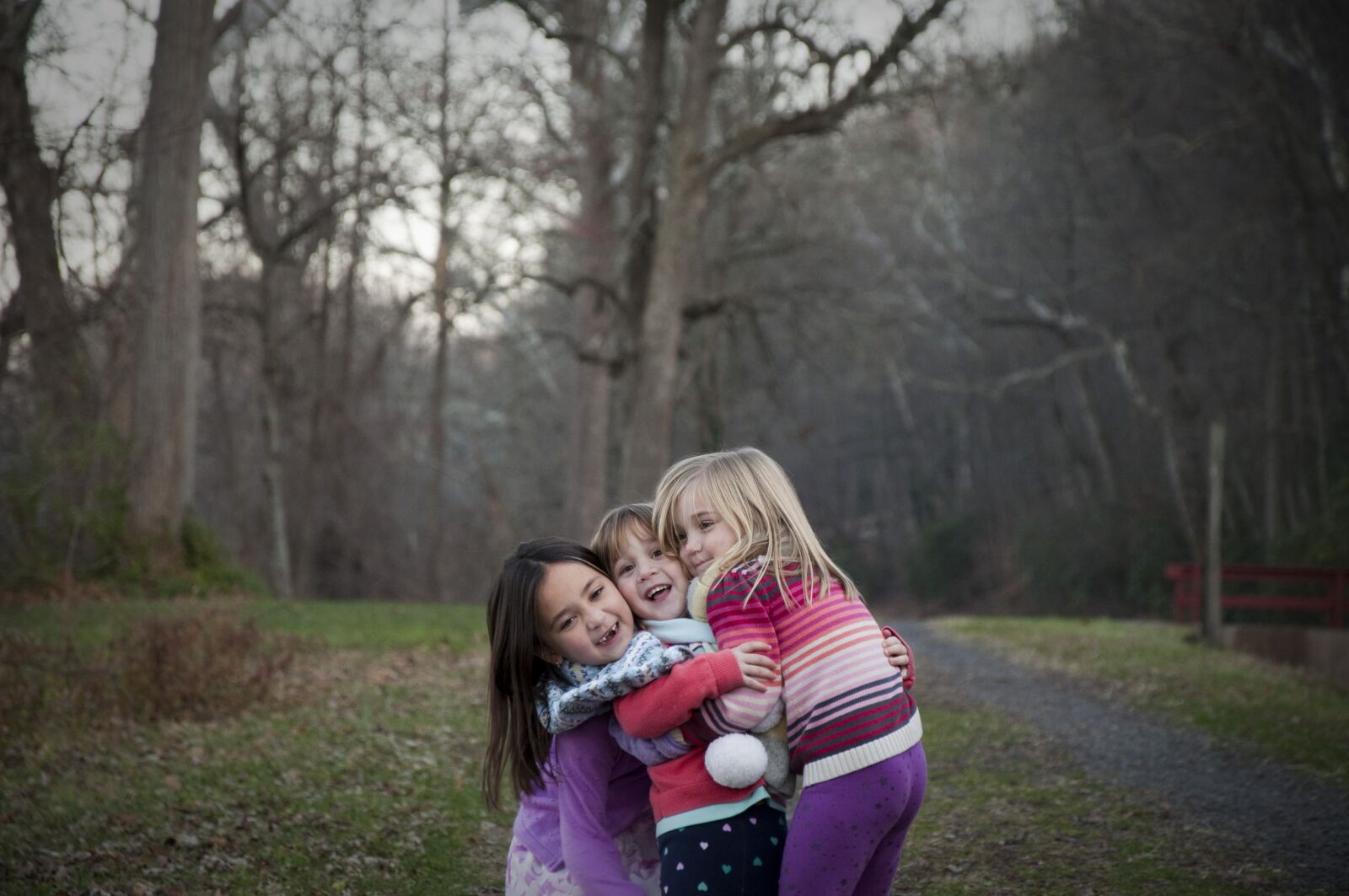 Nikon D90 sample photo. Sisters, fun, hugging photography