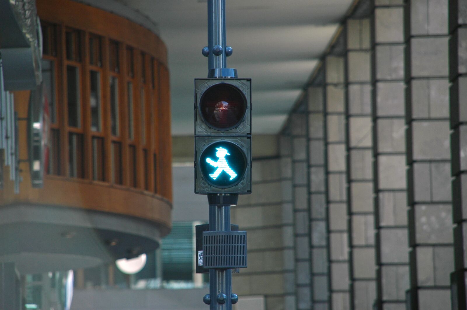 Nikon D70s sample photo. Traffic lights, males, east photography