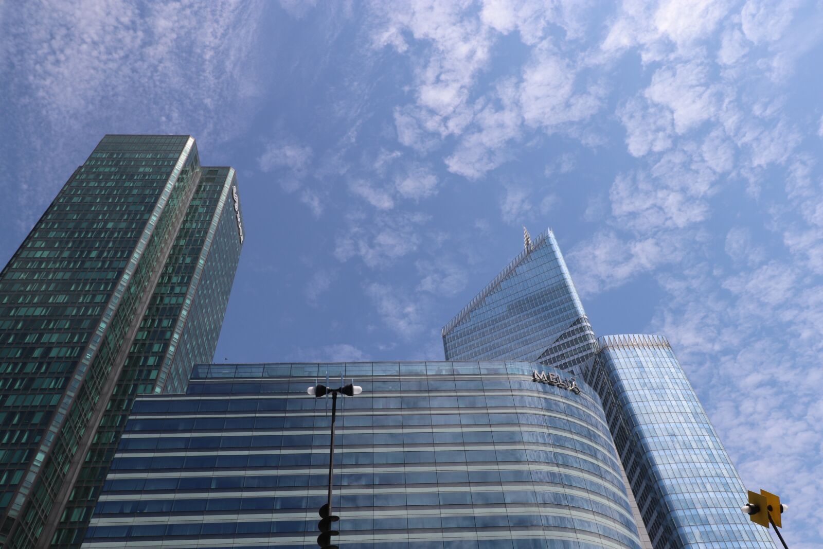 Canon EOS 800D (EOS Rebel T7i / EOS Kiss X9i) sample photo. Architecture, skyscraper, office building photography