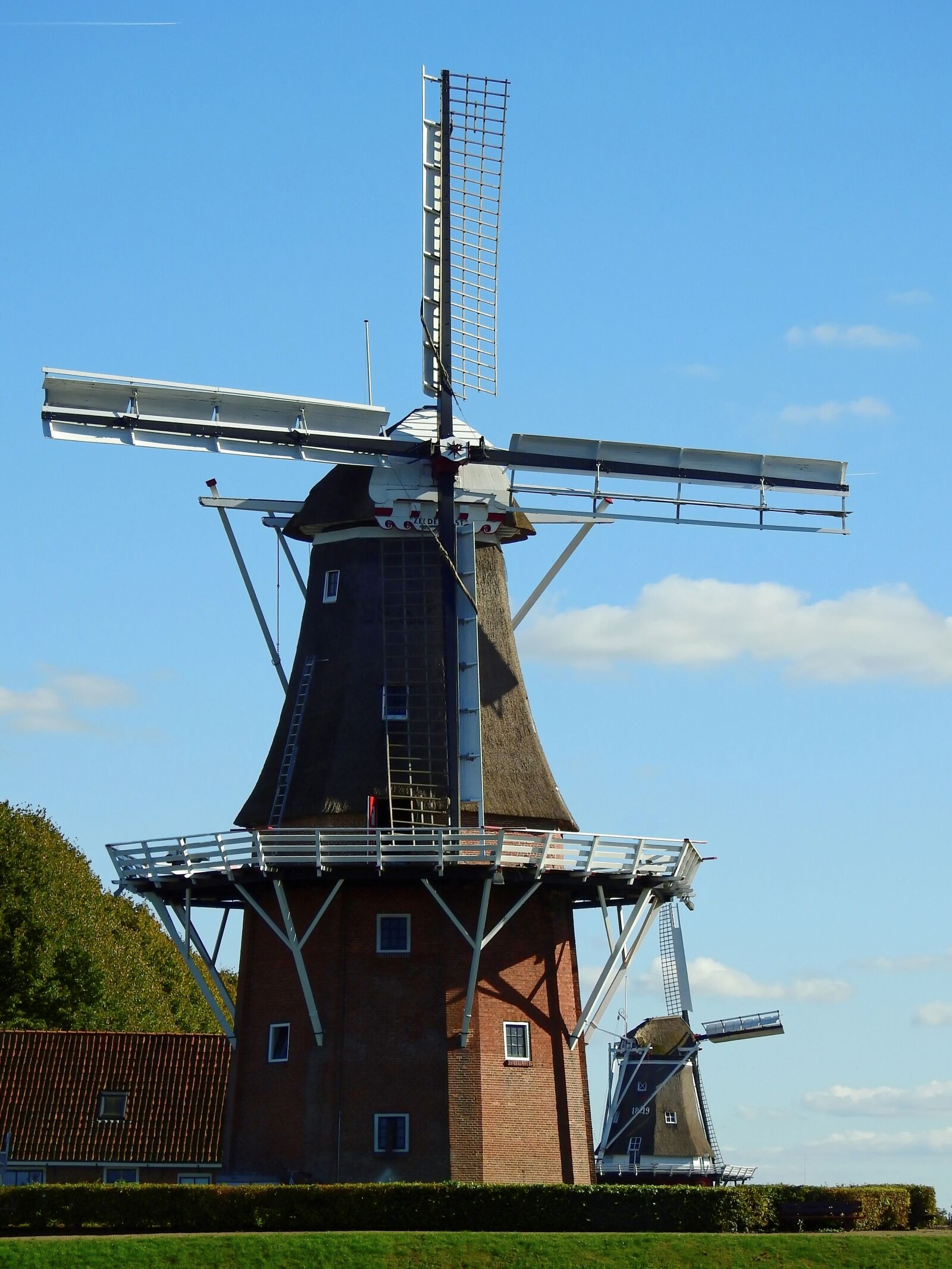 Nikon Coolpix P900 sample photo. Mill, windmill, building photography