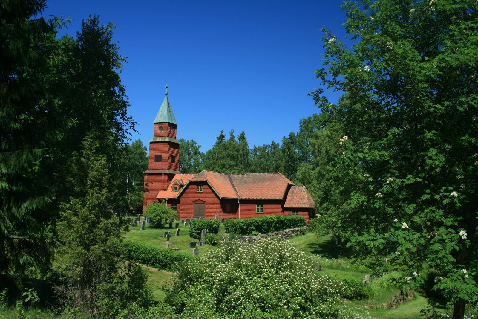 Canon EOS 400D (EOS Digital Rebel XTi / EOS Kiss Digital X) sample photo. Wooden church, sweden, architecture photography