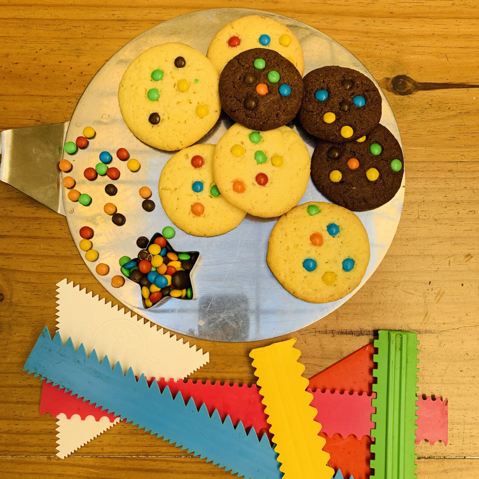 Apple iPhone XR sample photo. Cookies, kids, food photography