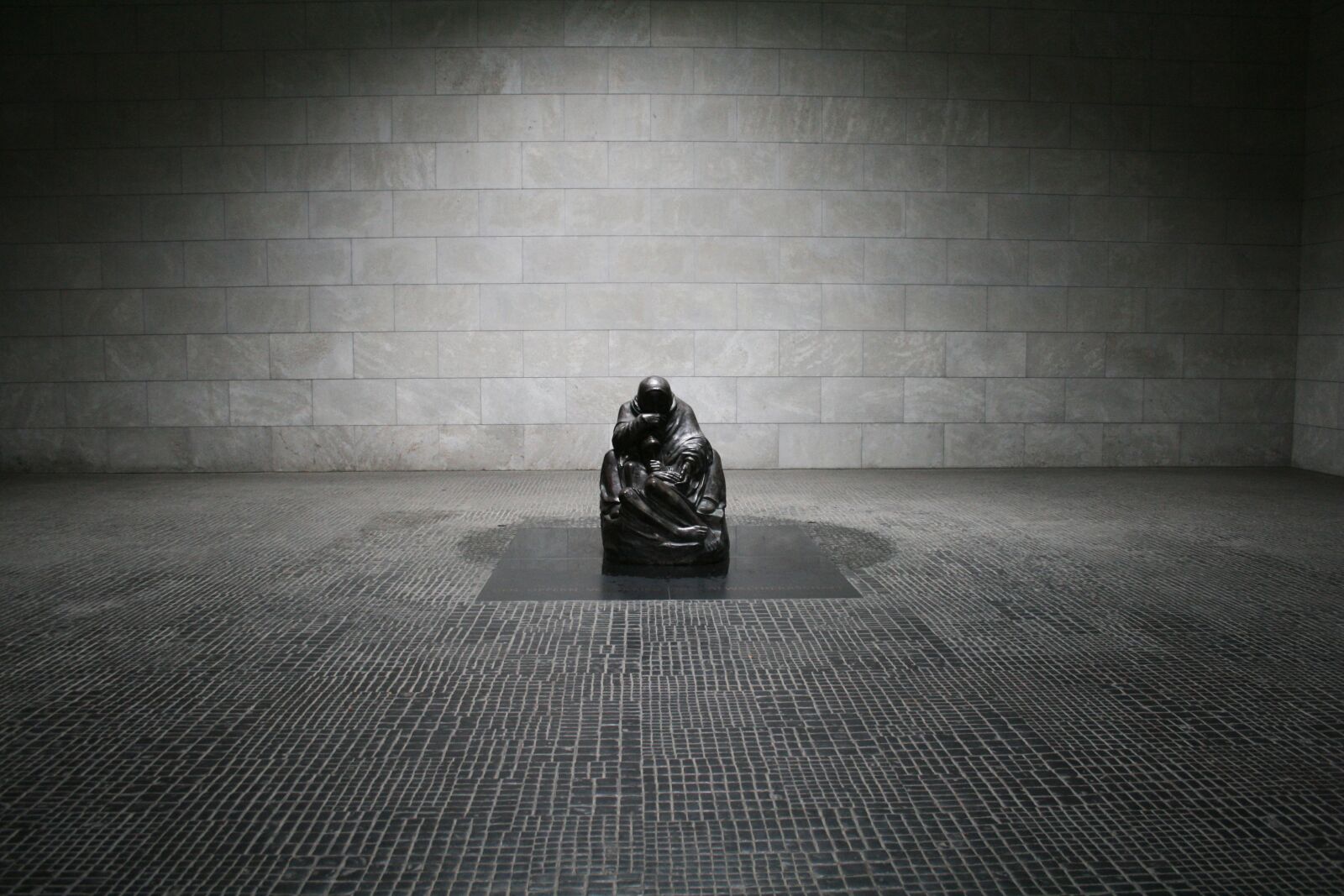 Canon EOS 400D (EOS Digital Rebel XTi / EOS Kiss Digital X) sample photo. Berlin, monument, art photography