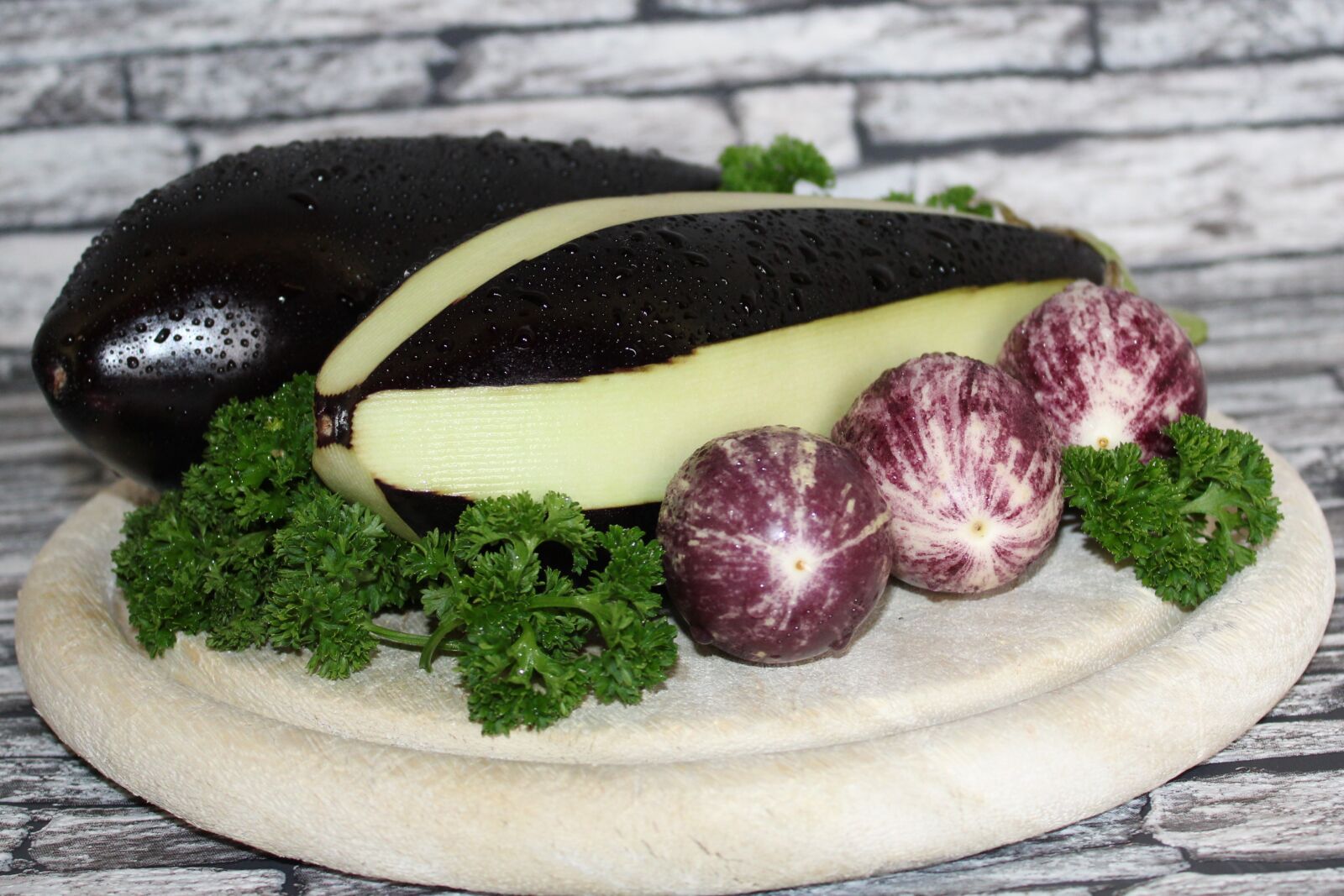 Canon EOS 2000D (EOS Rebel T7 / EOS Kiss X90 / EOS 1500D) sample photo. Eggplant, vegetables, delicious photography
