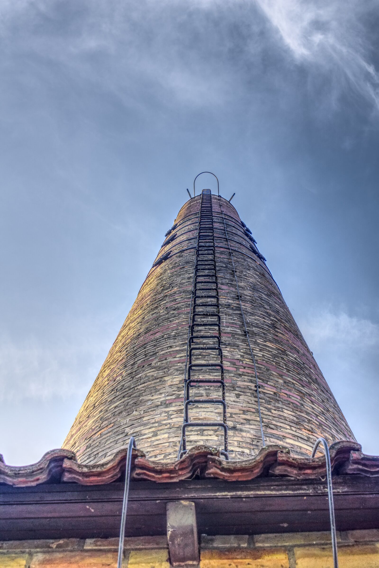 Sony a6000 + Sony E 35mm F1.8 OSS sample photo. Tower, chimney, head photography