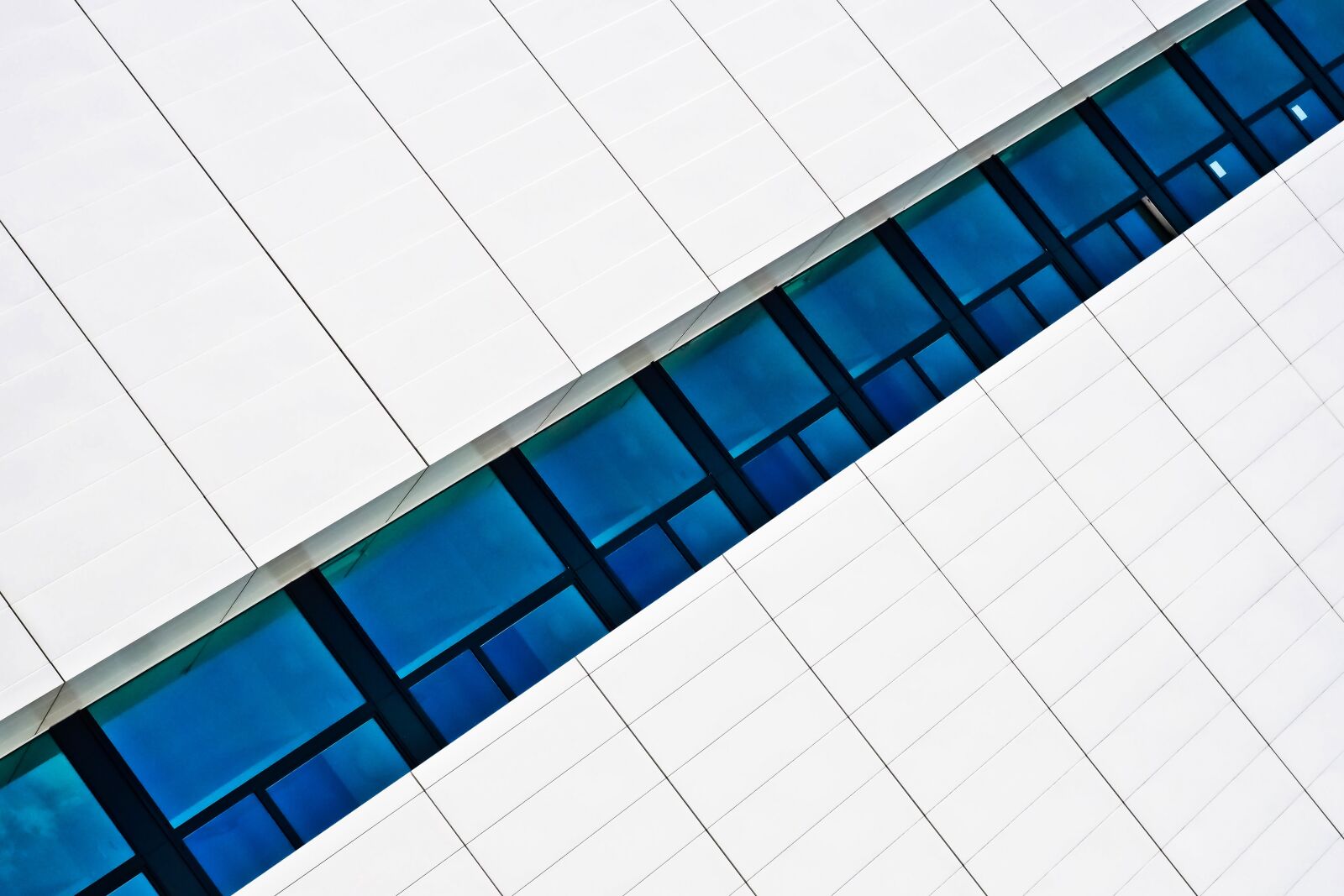Olympus OM-D E-M10 sample photo. Architecture, facade, window photography