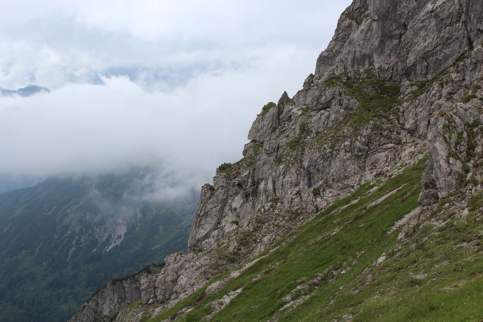 Canon EOS 1200D (EOS Rebel T5 / EOS Kiss X70 / EOS Hi) sample photo. Mountains, alpine, hiking photography