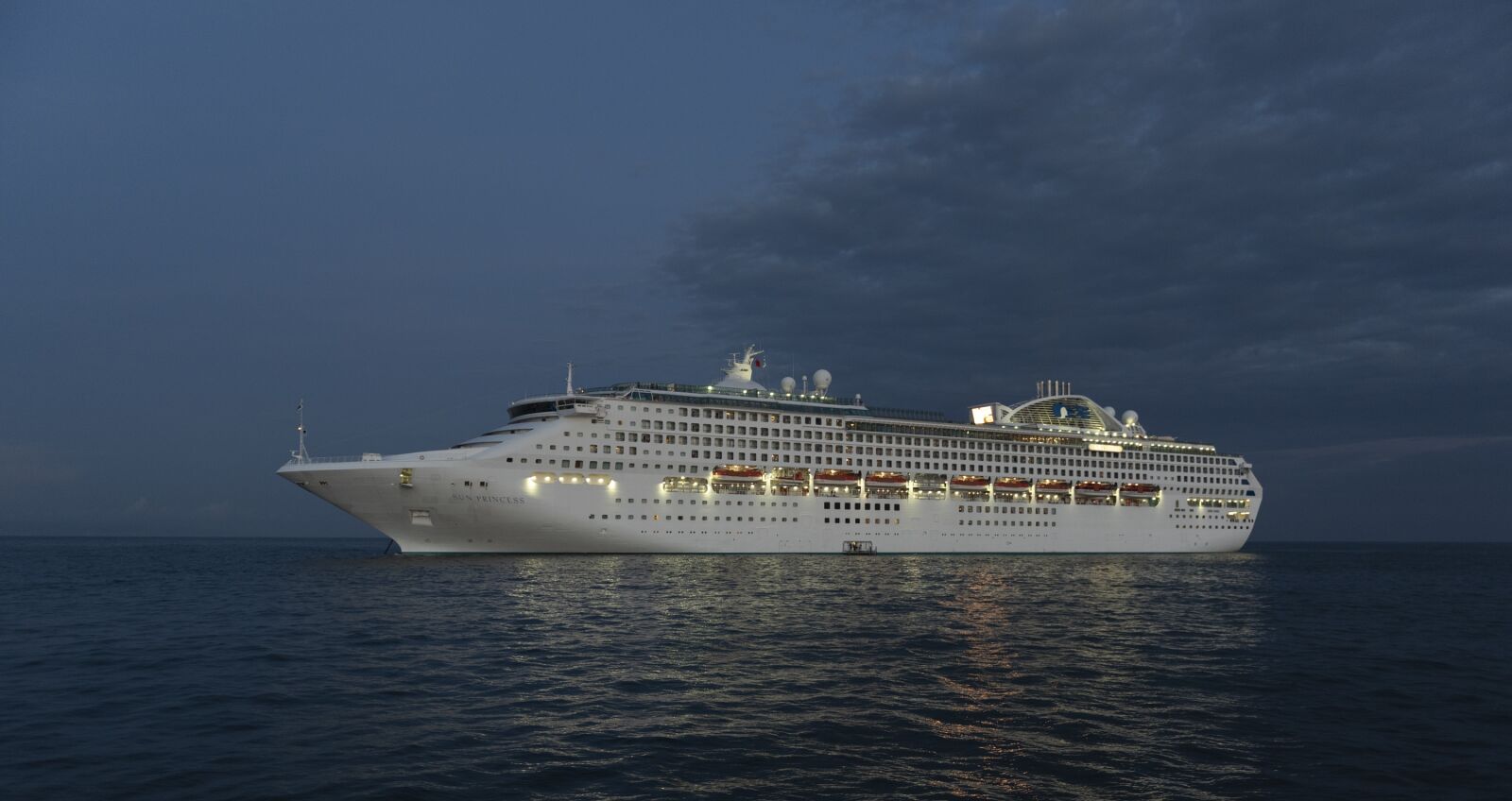 Nikon D750 sample photo. Ocean, cruise ship, evening photography