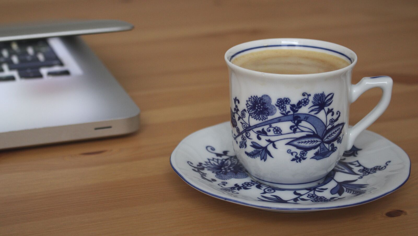 Canon EOS 100D (EOS Rebel SL1 / EOS Kiss X7) sample photo. Office, work, at home photography