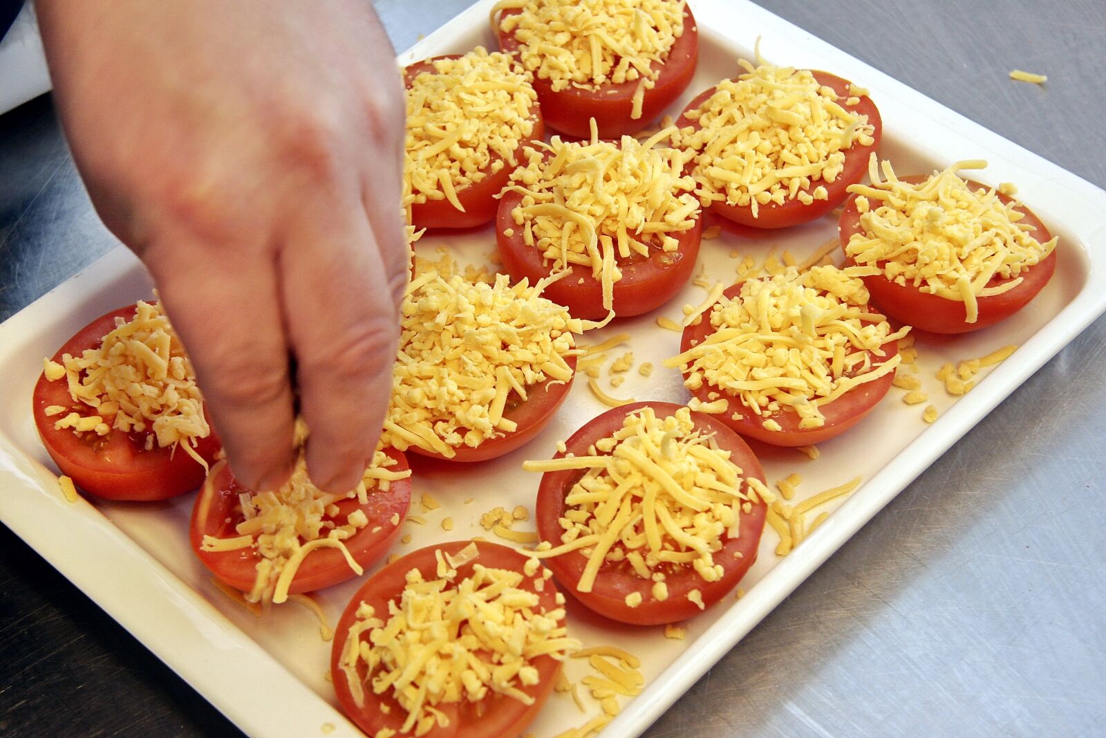 Canon EOS 20D sample photo. Tomatoes, gratin, cheese photography