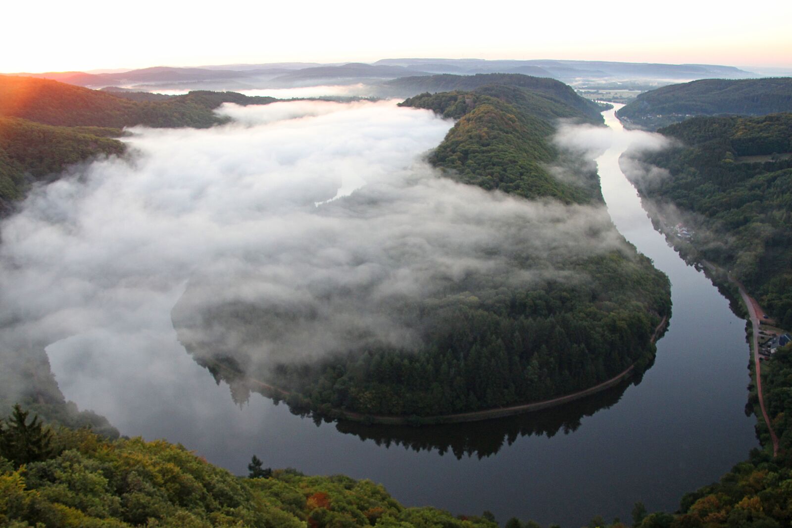 Canon EOS 700D (EOS Rebel T5i / EOS Kiss X7i) sample photo. Fog, river valley, morning photography